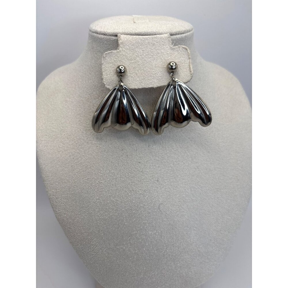 Vintage 1980’s Silver Tone Retro Wave Wing Shape Dangle Pierced Earrings
